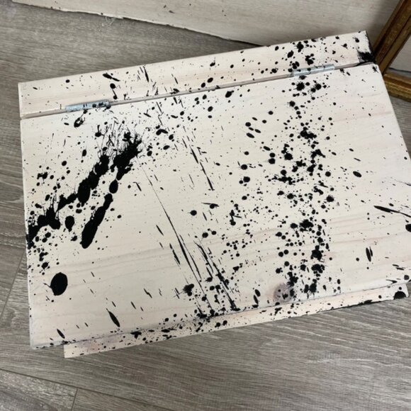 Small unique upcycled wood chest for jewelry and letters_ Home decoration - Picture 4 of 4